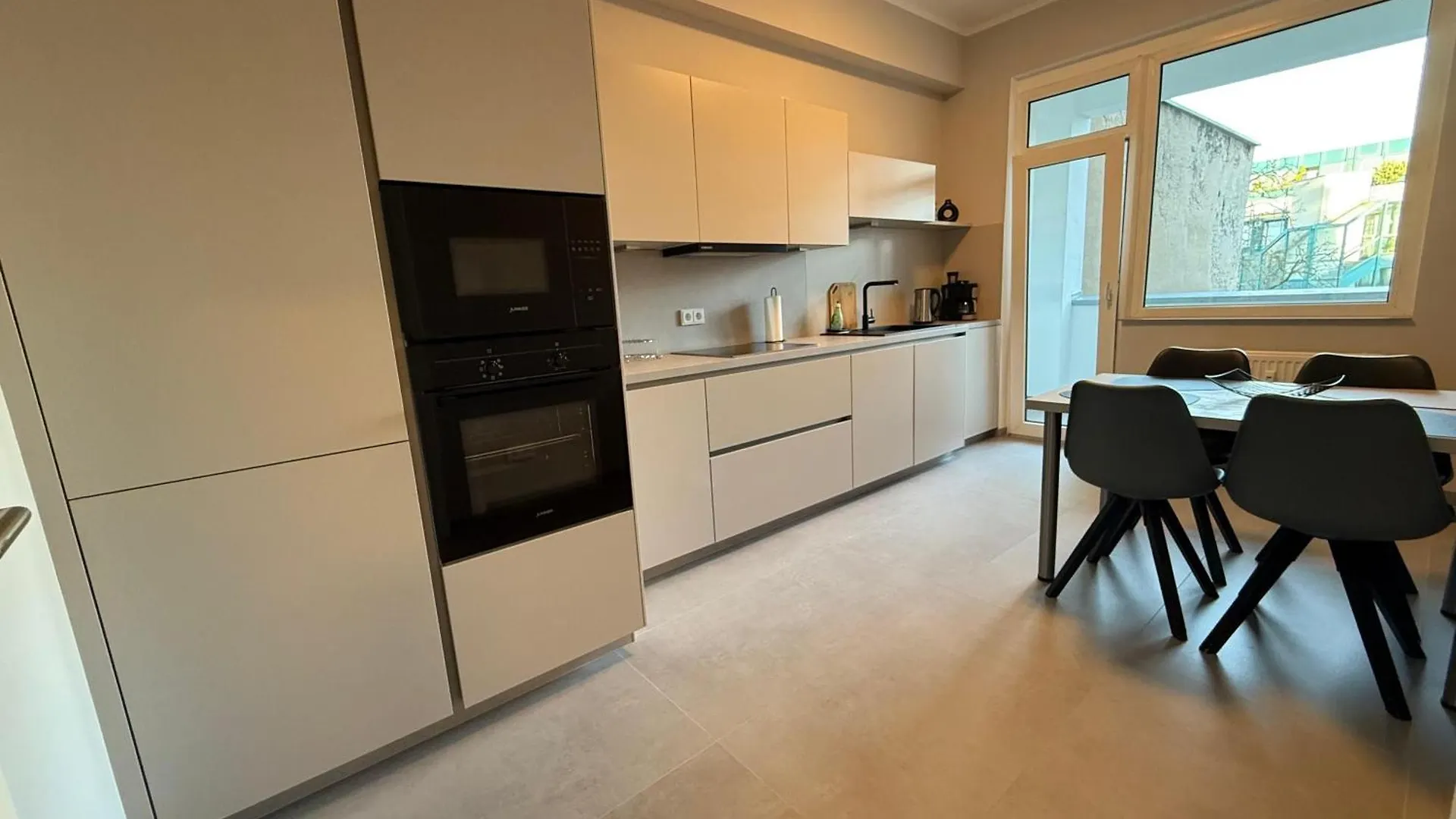 Apartment 1 Wohnung Mit 4 Schlafzimmer! Cologne