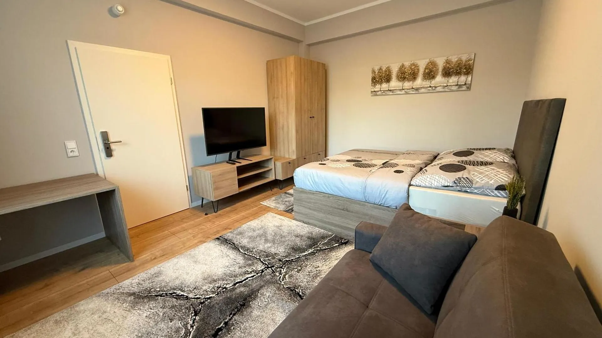 1 Wohnung Mit 4 Schlafzimmer! Cologne 0*,  Germany